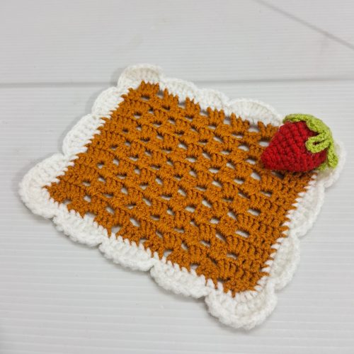 زیر لیوانی بافتنی توت فرنگی